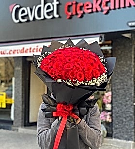 73 Adet Kırmızı Gül Buketi